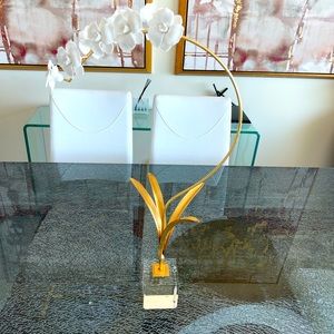 Unique and elegant home decorative flower.